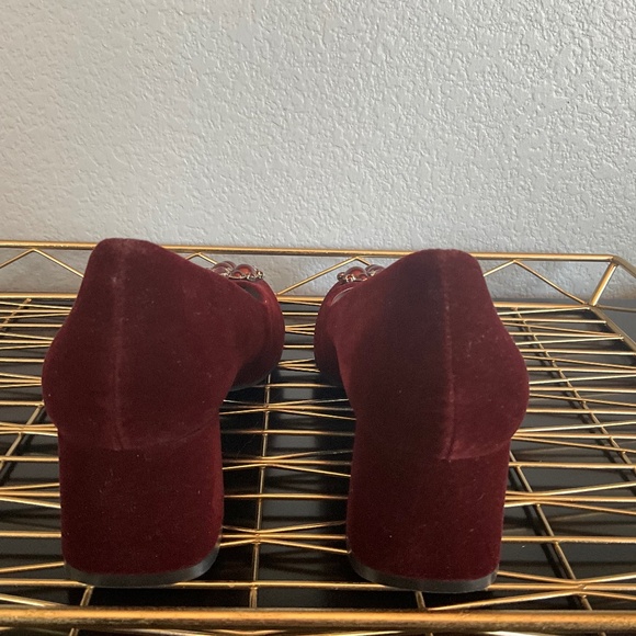 NWOT Holiday Party Velvet Embellished Block Heel Comfy Pumps Christmas Red 7.5 - Picture 3 of 8